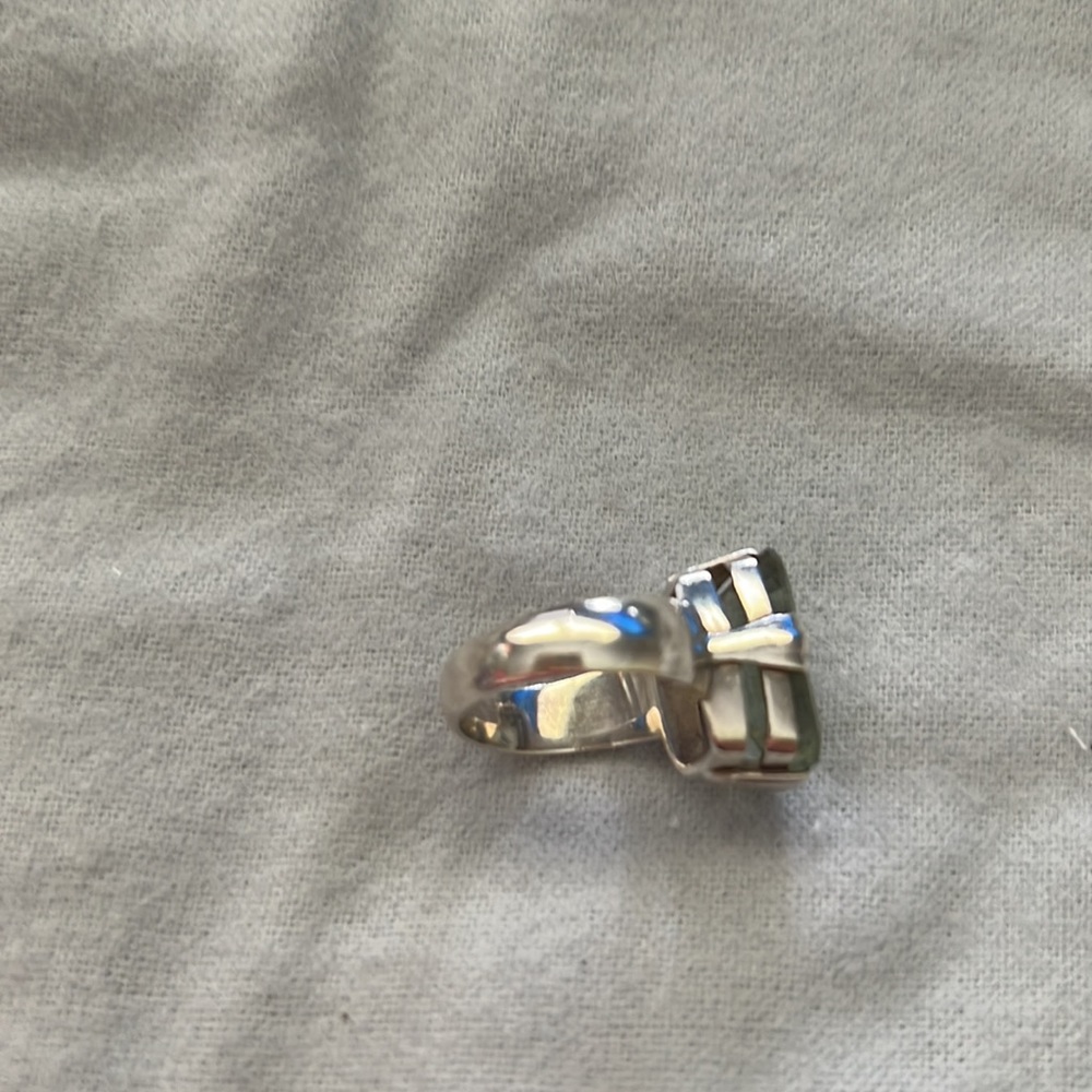 Women’s Green Tourmaline Rectangle shaped ring set in 925 stamped Silver. SZ 7.5 - Picture 5 of 9
